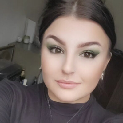 Profile picture of Teresa Roses 🌹