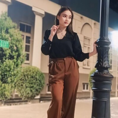 Profile picture of Lina
