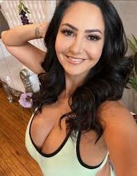 Profile picture of angelawickly